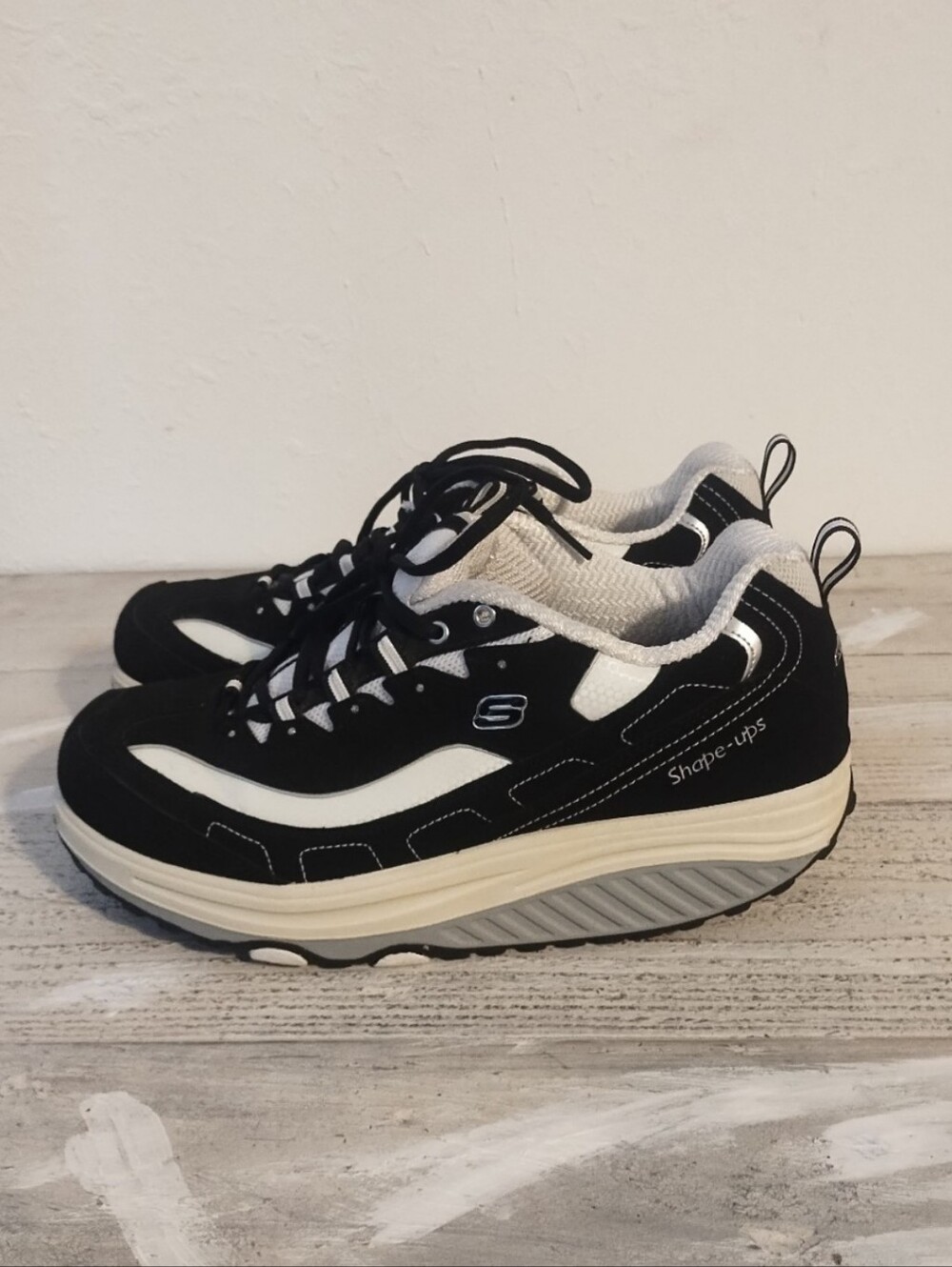 Skechers Shoes (u.s.a Womens size 11 )Shape Ups Black Walking (11809